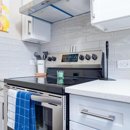 Gorgeous 2Br Condo W Parking Patio Coffee! Calgary Luaran gambar