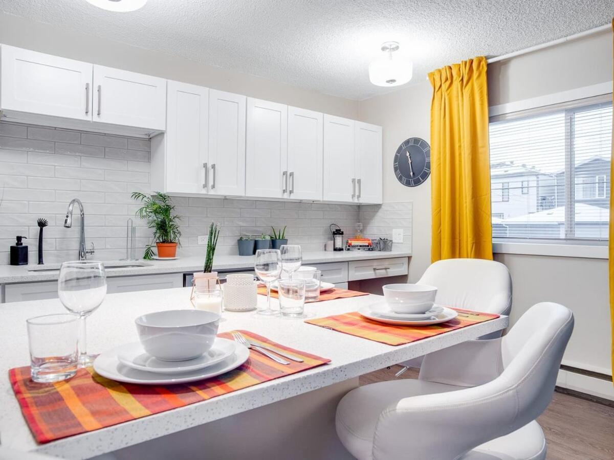 Gorgeous 2Br Condo W Parking Patio Coffee! Calgary Luaran gambar