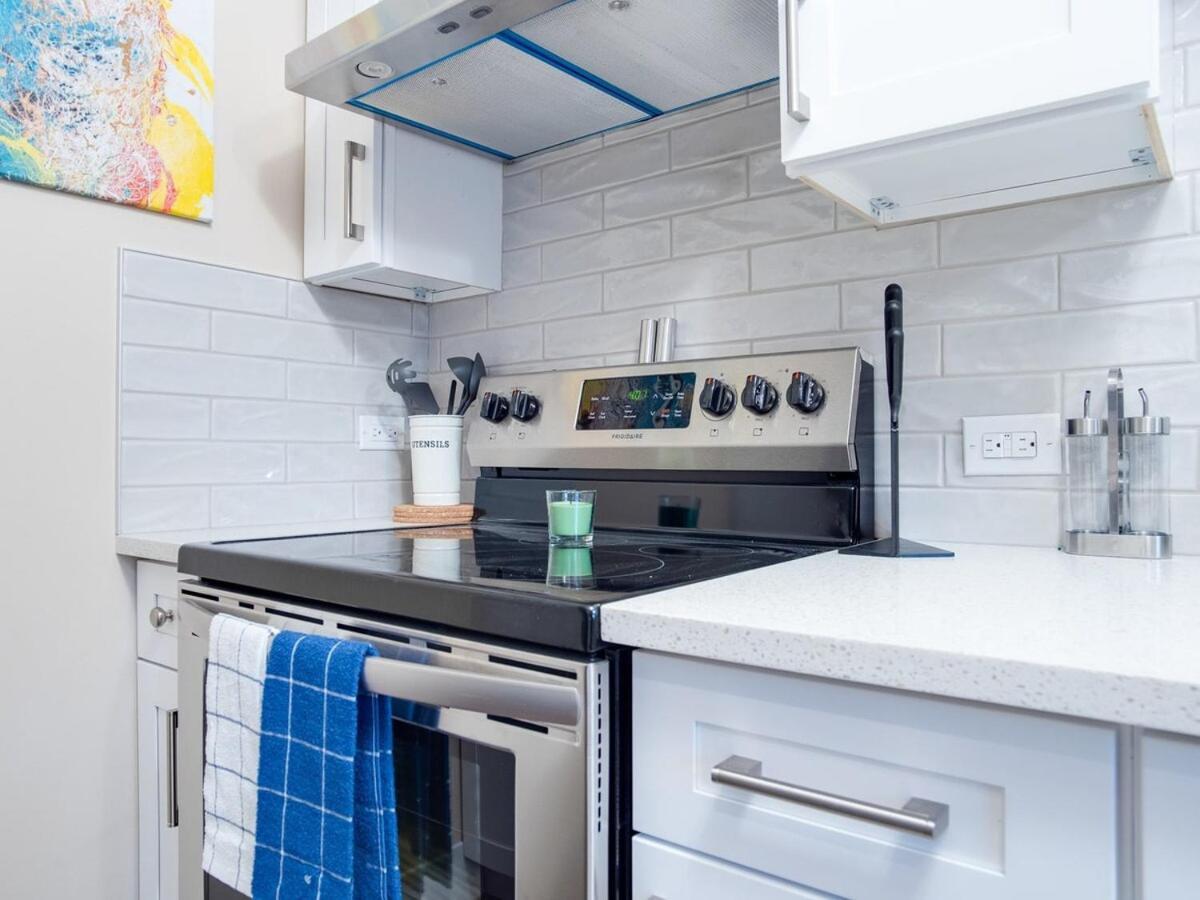 Gorgeous 2Br Condo W Parking Patio Coffee! Calgary Luaran gambar