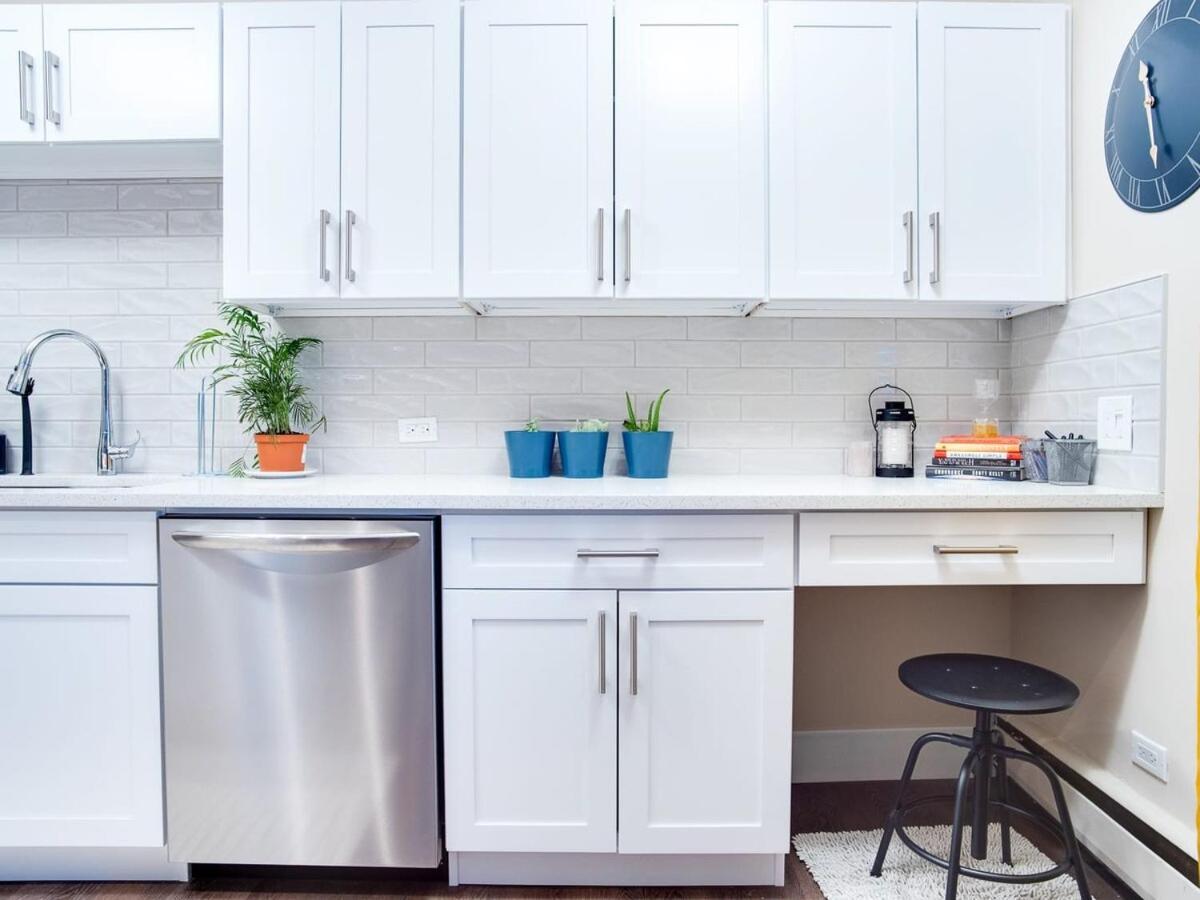 Gorgeous 2Br Condo W Parking Patio Coffee! Calgary Luaran gambar