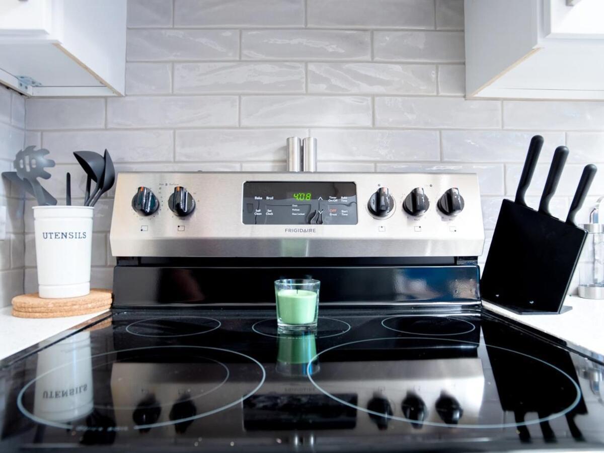 Gorgeous 2Br Condo W Parking Patio Coffee! Calgary Luaran gambar