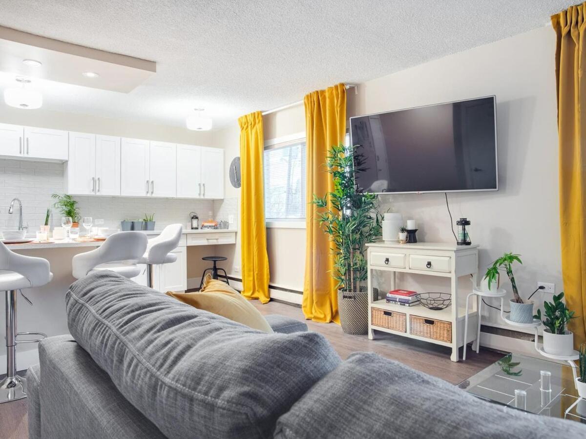 Gorgeous 2Br Condo W Parking Patio Coffee! Calgary Luaran gambar