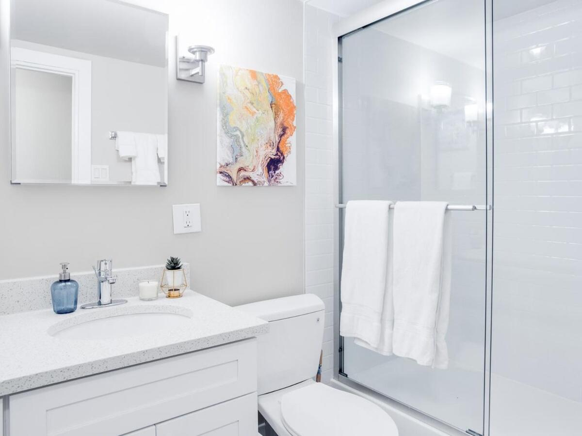 Gorgeous 2Br Condo W Parking Patio Coffee! Calgary Luaran gambar