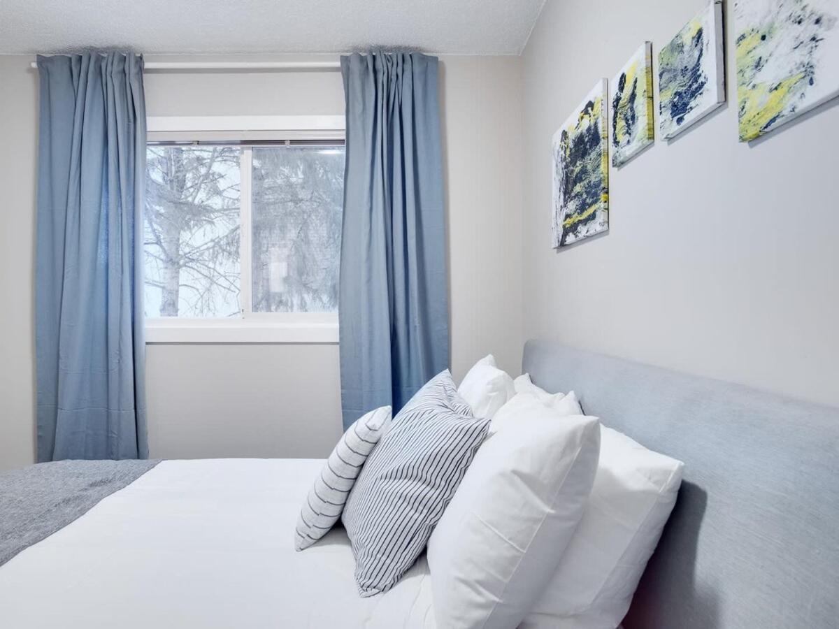 Gorgeous 2Br Condo W Parking Patio Coffee! Calgary Luaran gambar