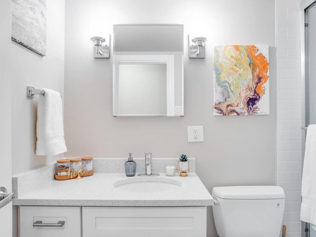 Gorgeous 2Br Condo W Parking Patio Coffee! Calgary Luaran gambar