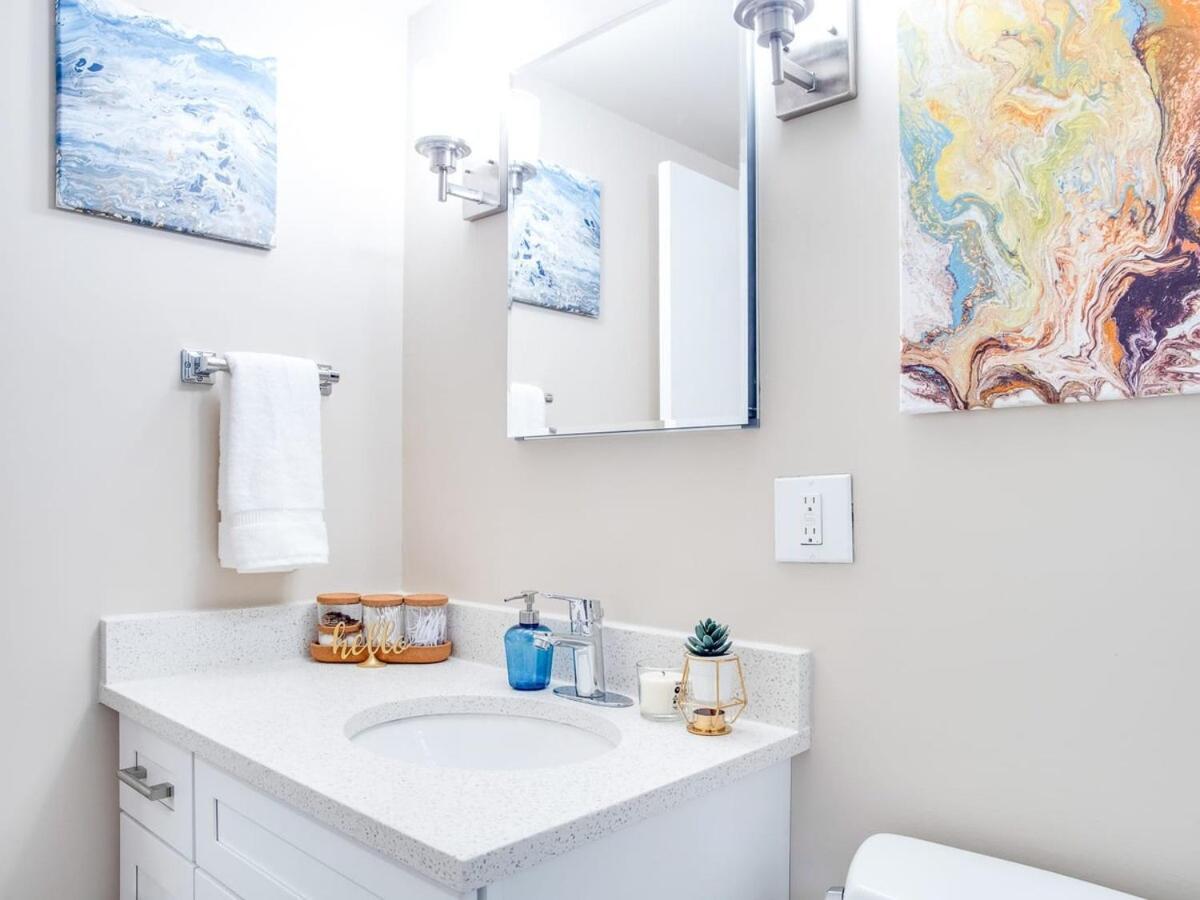 Gorgeous 2Br Condo W Parking Patio Coffee! Calgary Luaran gambar