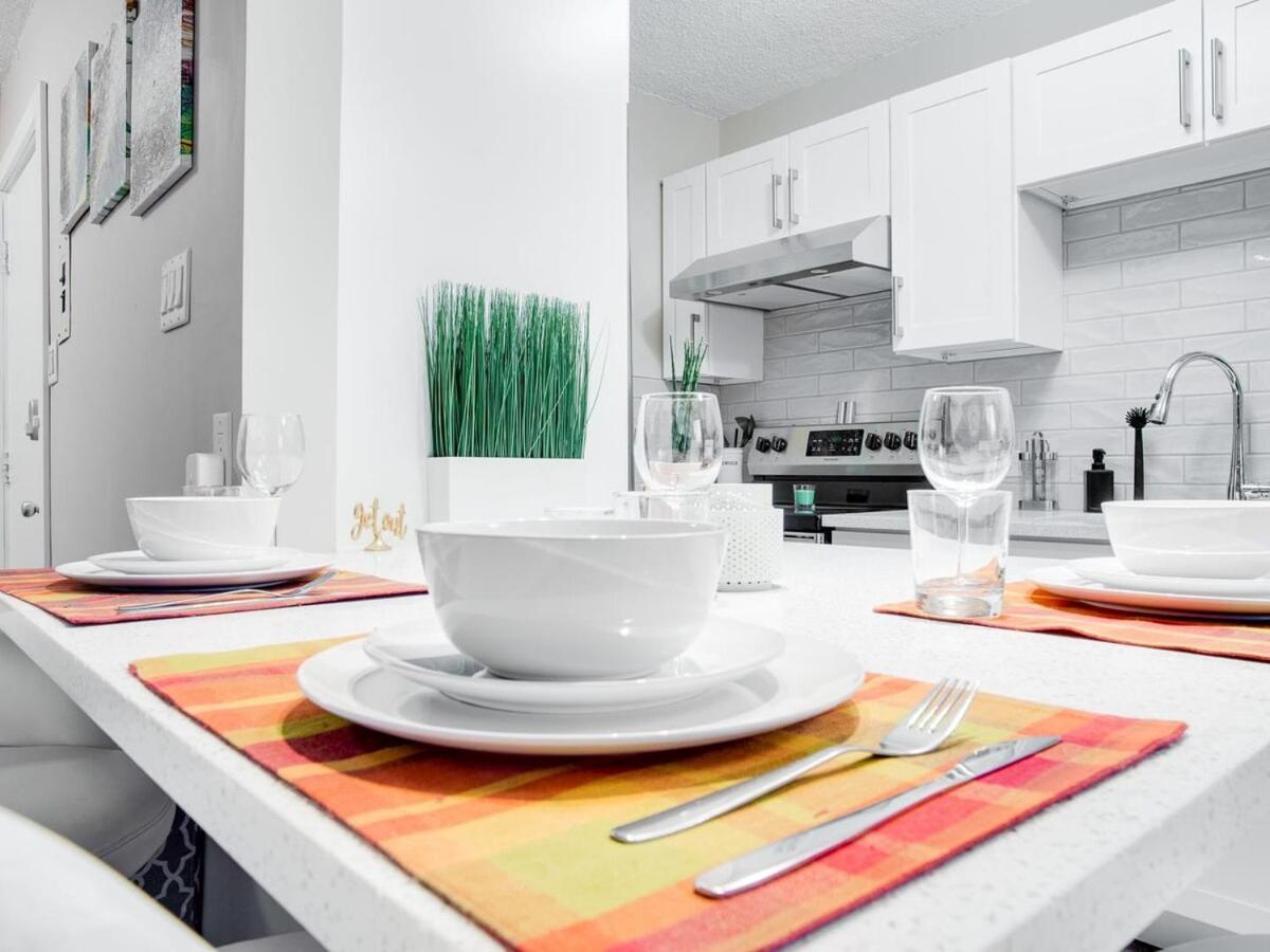 Gorgeous 2Br Condo W Parking Patio Coffee! Calgary Luaran gambar