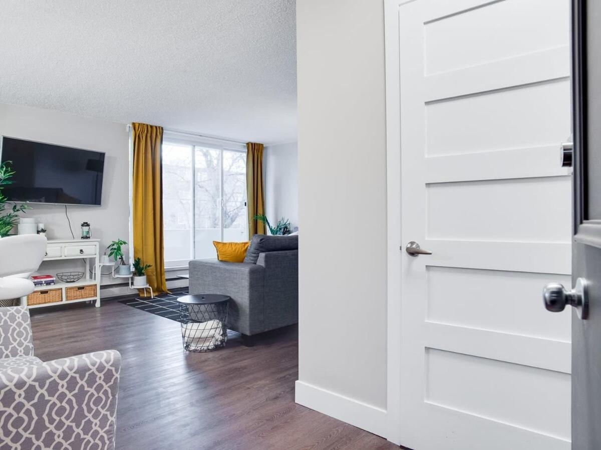Gorgeous 2Br Condo W Parking Patio Coffee! Calgary Luaran gambar