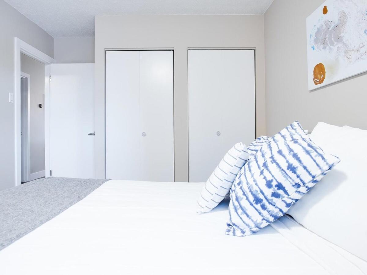 Gorgeous 2Br Condo W Parking Patio Coffee! Calgary Luaran gambar