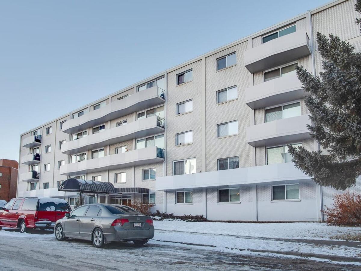 Gorgeous 2Br Condo W Parking Patio Coffee! Calgary Luaran gambar