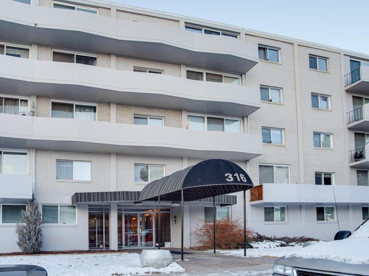 Gorgeous 2Br Condo W Parking Patio Coffee! Calgary Luaran gambar