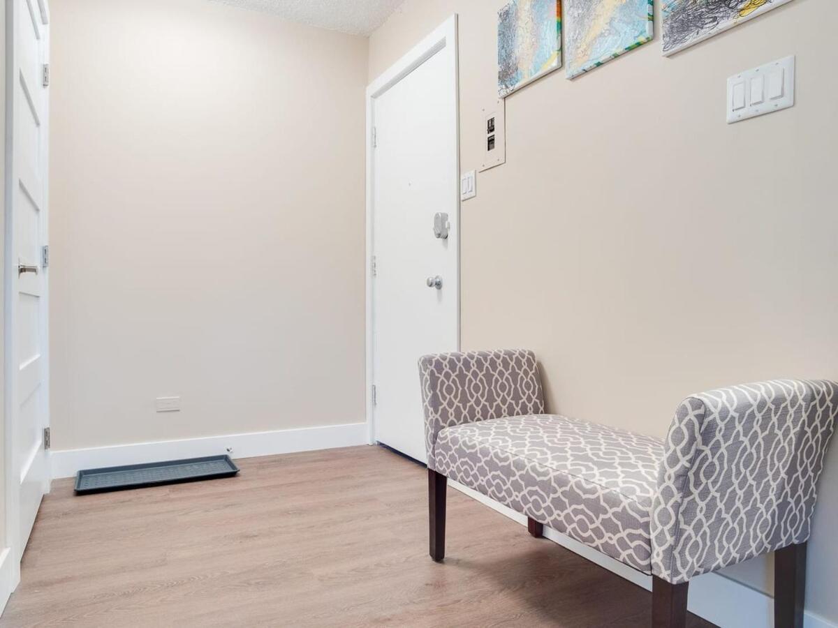 Gorgeous 2Br Condo W Parking Patio Coffee! Calgary Luaran gambar