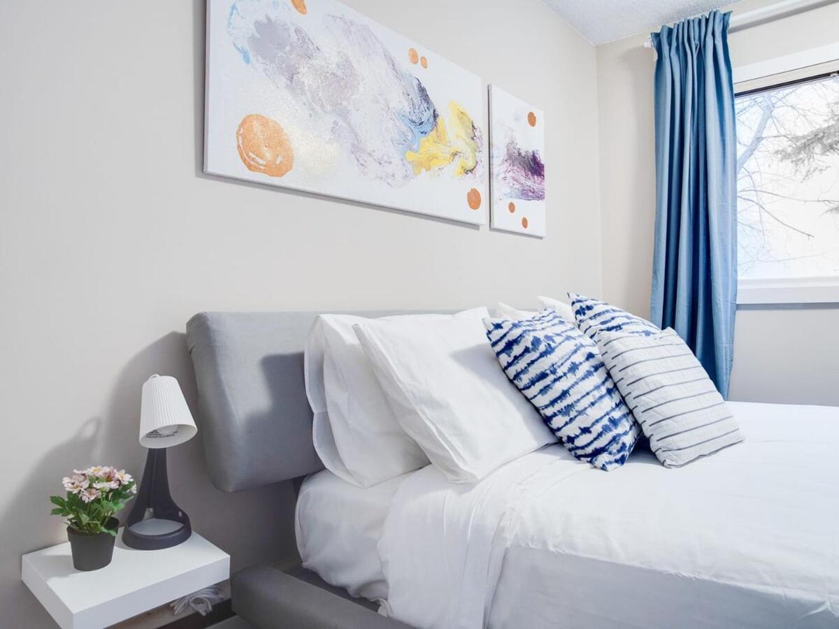 Gorgeous 2Br Condo W Parking Patio Coffee! Calgary Luaran gambar