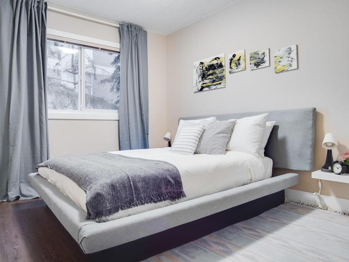 Gorgeous 2Br Condo W Parking Patio Coffee! Calgary Luaran gambar