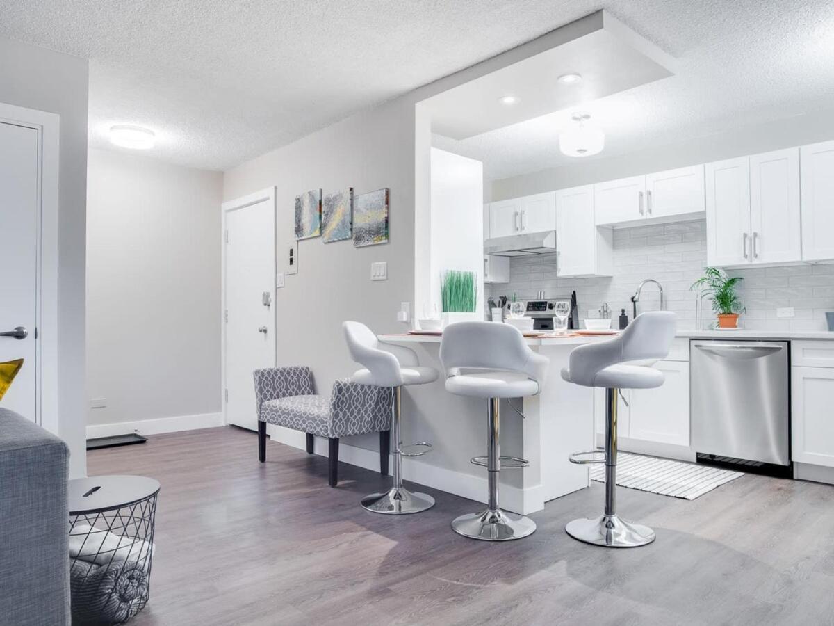 Gorgeous 2Br Condo W Parking Patio Coffee! Calgary Luaran gambar