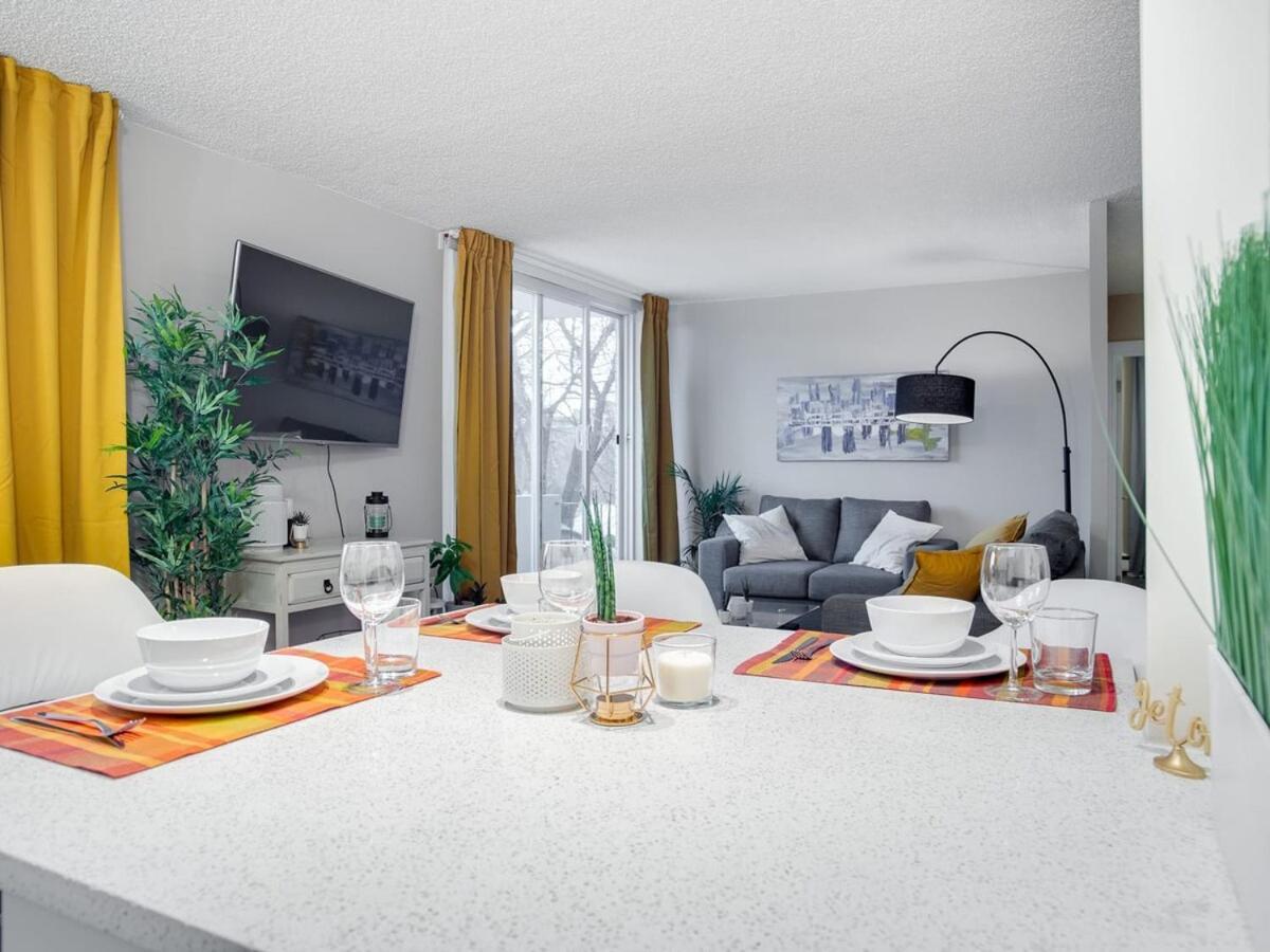 Gorgeous 2Br Condo W Parking Patio Coffee! Calgary Luaran gambar