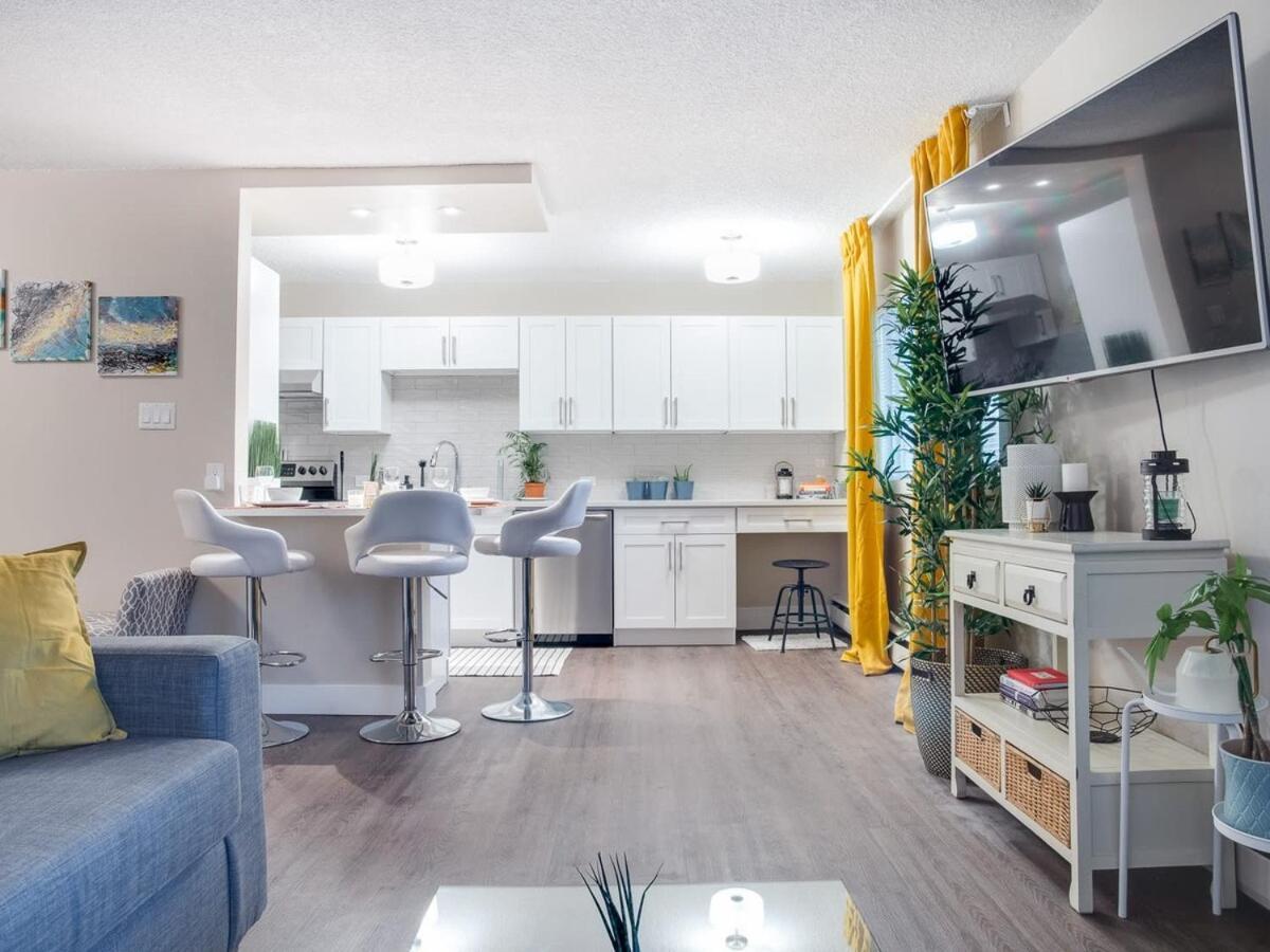 Gorgeous 2Br Condo W Parking Patio Coffee! Calgary Luaran gambar