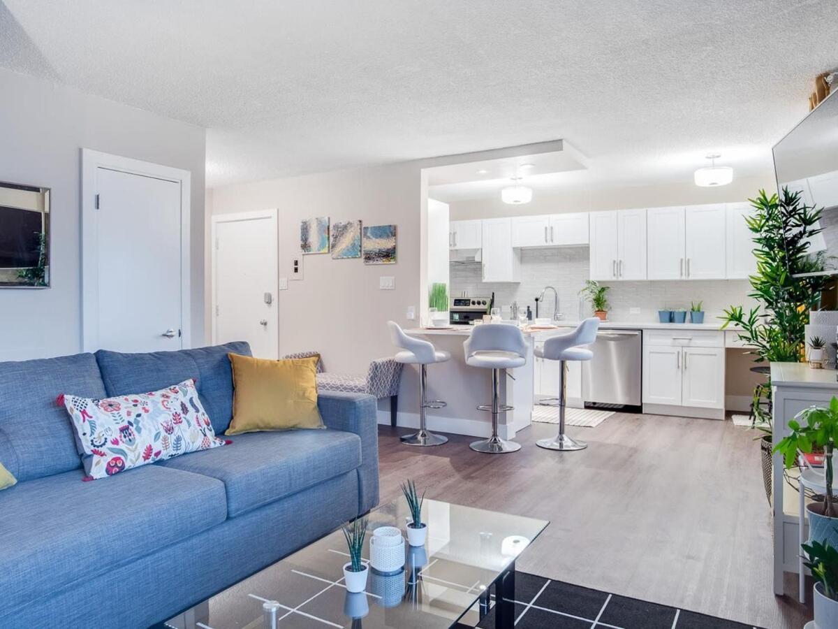 Gorgeous 2Br Condo W Parking Patio Coffee! Calgary Luaran gambar